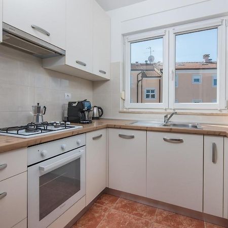 Apartment Melarnian Near The Beach In Umag Exteriör bild