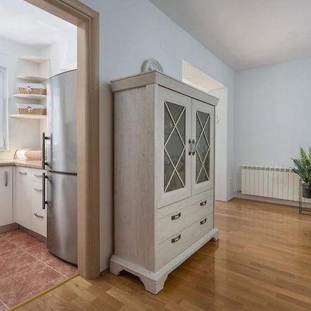 Apartment Melarnian Near The Beach In Umag Exteriör bild