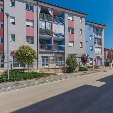 Apartment Melarnian Near The Beach In Umag Exteriör bild