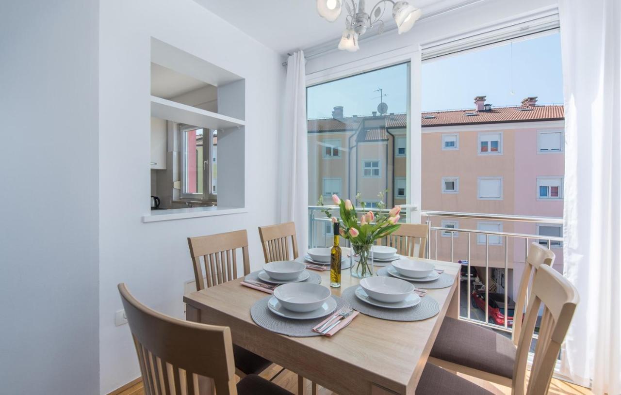 Apartment Melarnian Near The Beach In Umag Exteriör bild