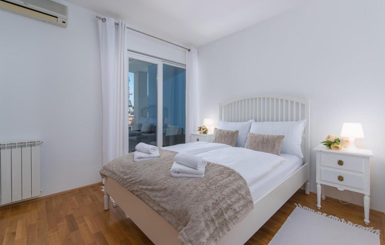 Apartment Melarnian Near The Beach In Umag Exteriör bild