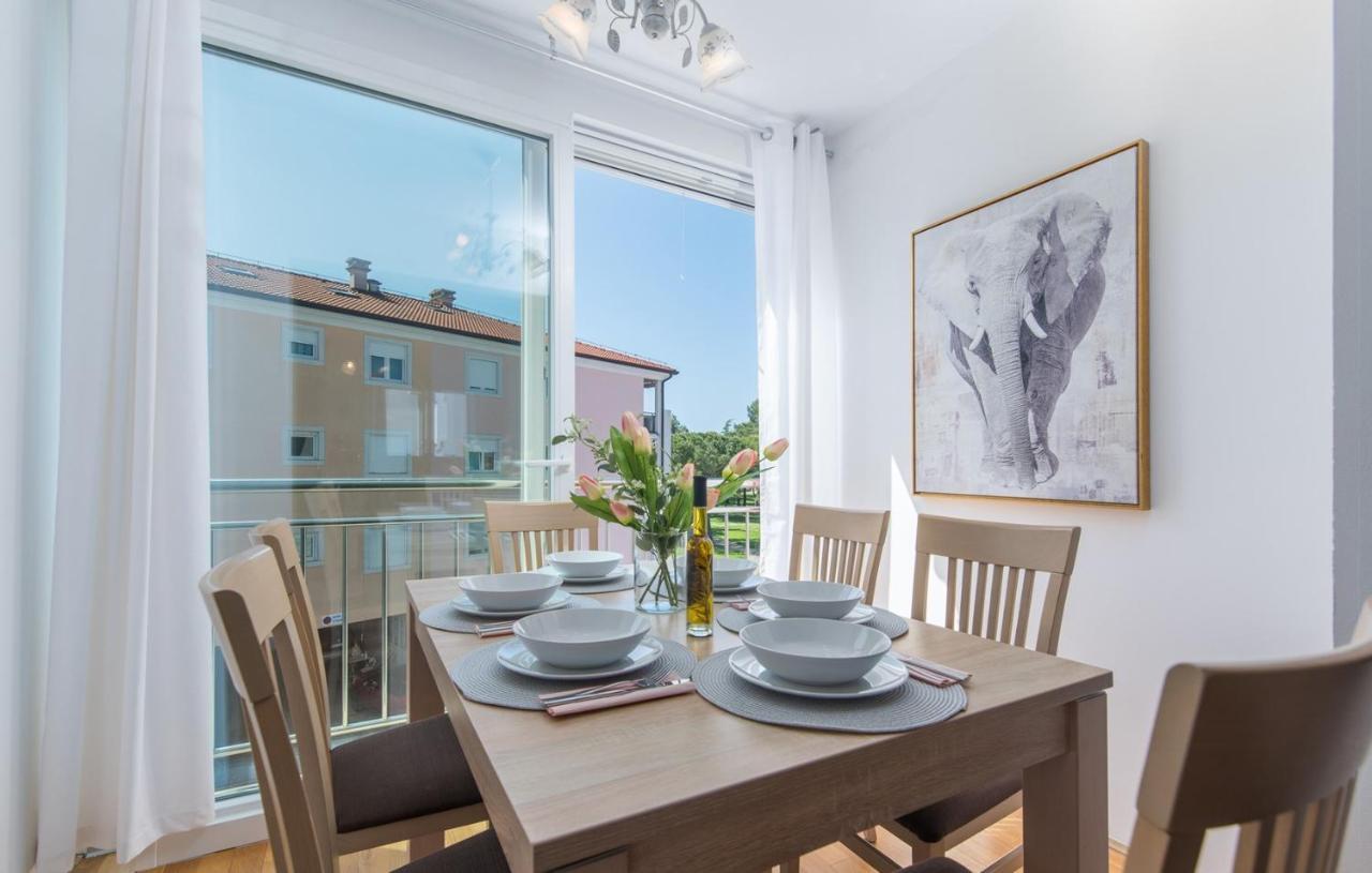 Apartment Melarnian Near The Beach In Umag Exteriör bild