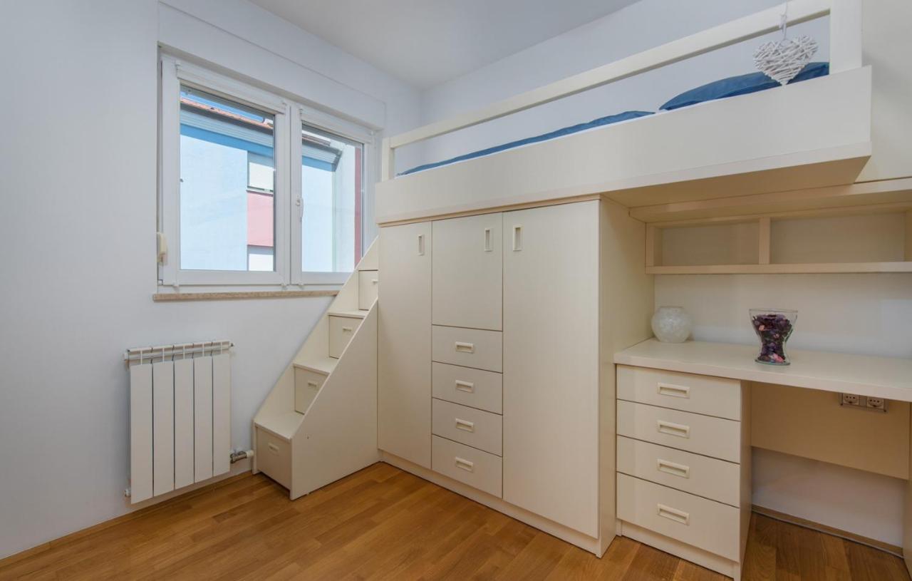 Apartment Melarnian Near The Beach In Umag Exteriör bild
