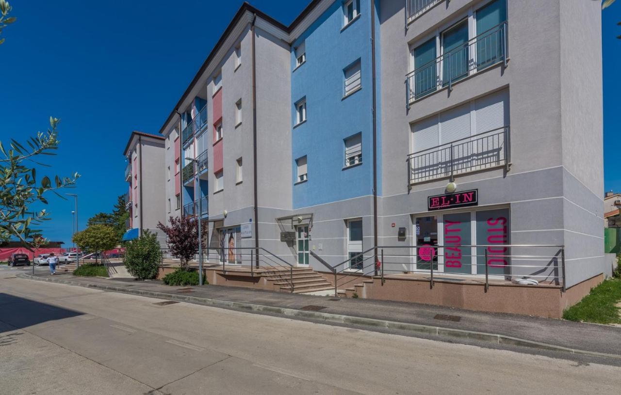 Apartment Melarnian Near The Beach In Umag Exteriör bild