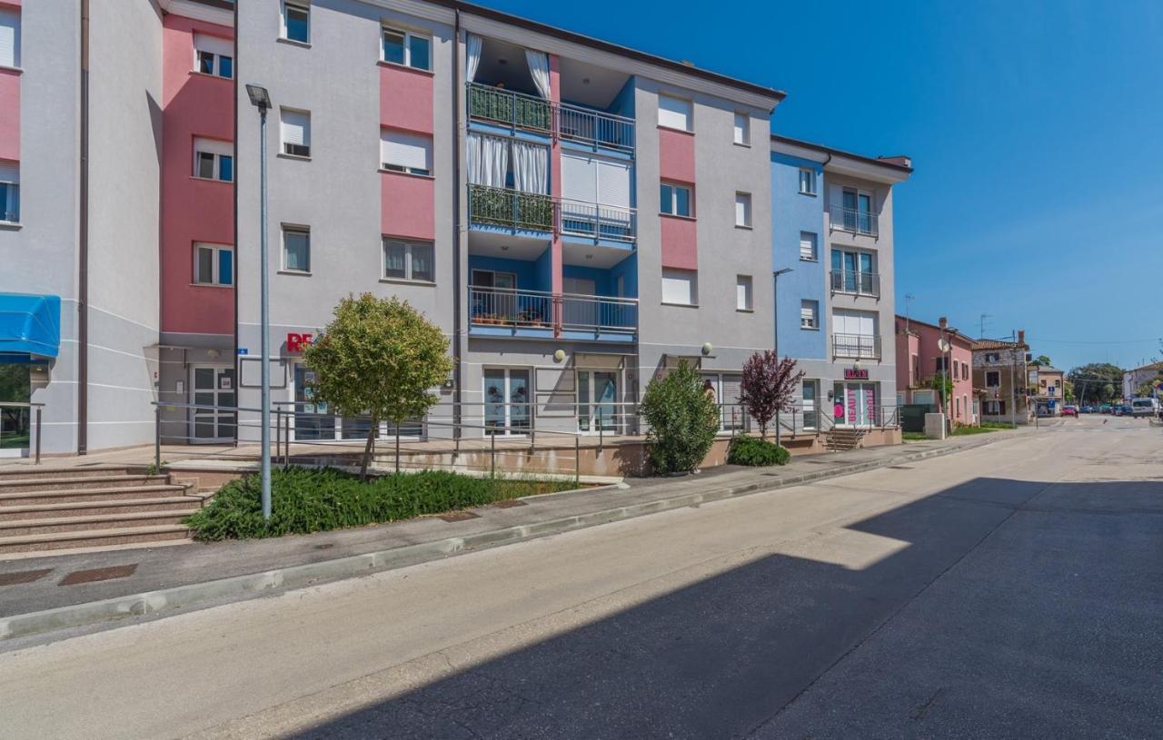 Apartment Melarnian Near The Beach In Umag Exteriör bild